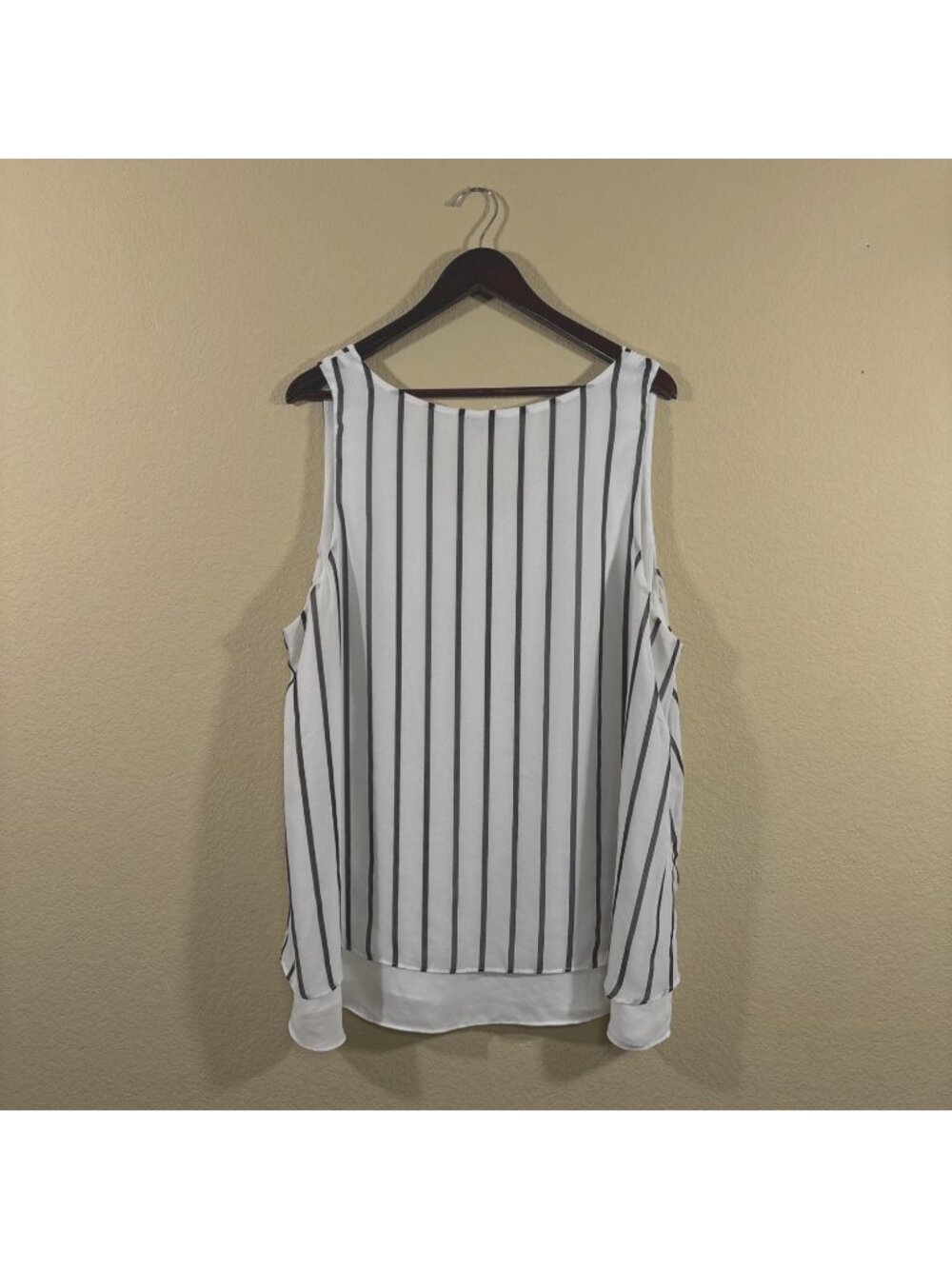 Torrid White Black Striped Sleeveless Blouse Women’s Plus Size 2X - Picture 2 of 5